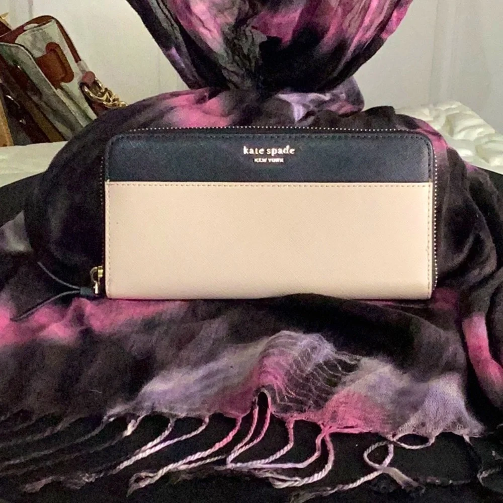 Kate Spade zip around long wallet in tan and black Saffiano leather - Picture 1 of 7